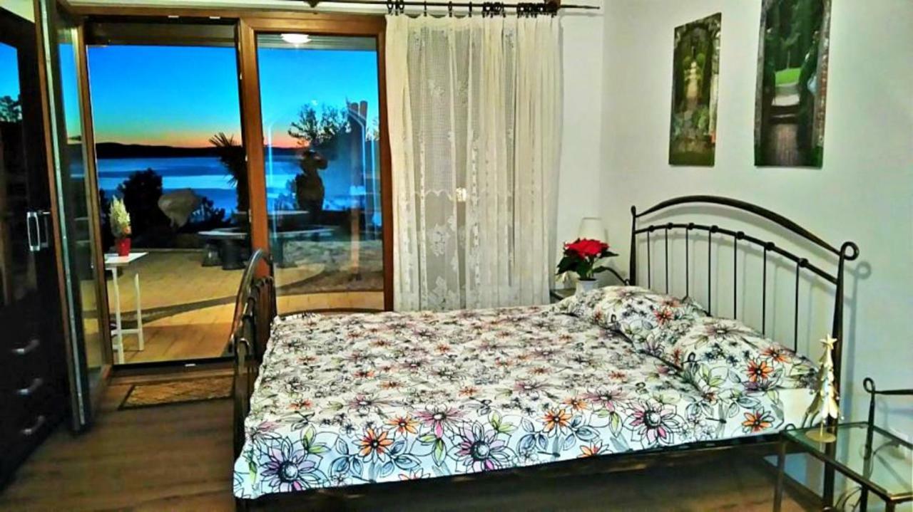 Apartment Anika กอสเตรนา ภายนอก รูปภาพ