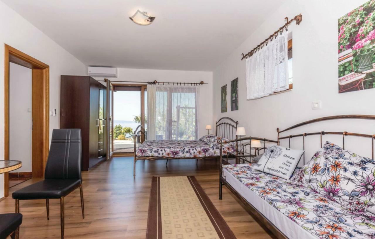 Apartment Anika กอสเตรนา ภายนอก รูปภาพ