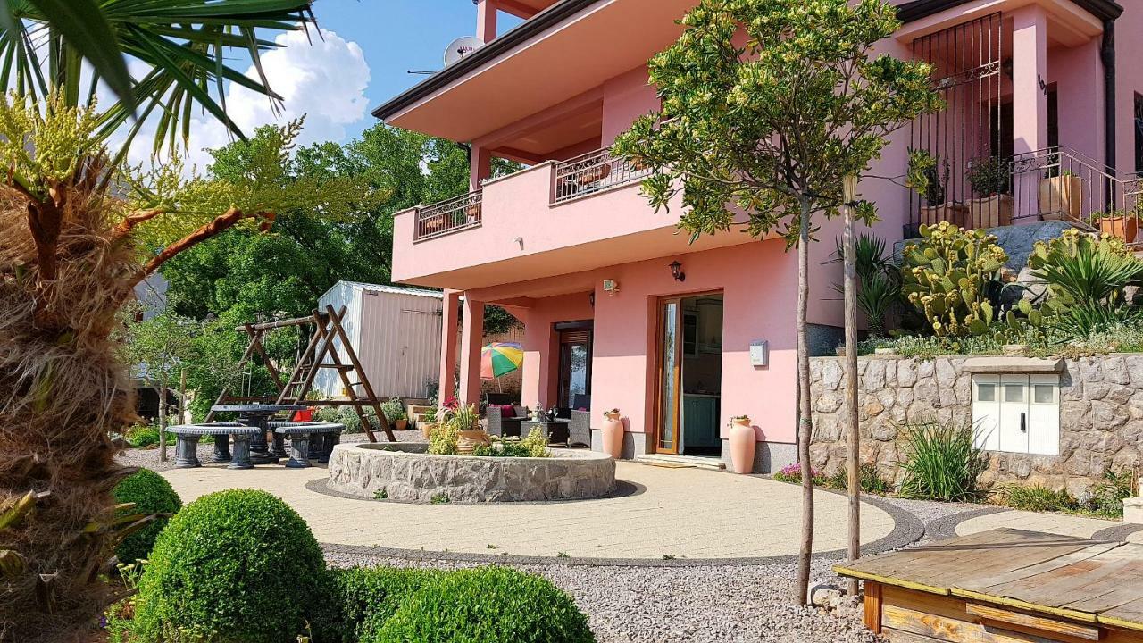 Apartment Anika กอสเตรนา ภายนอก รูปภาพ